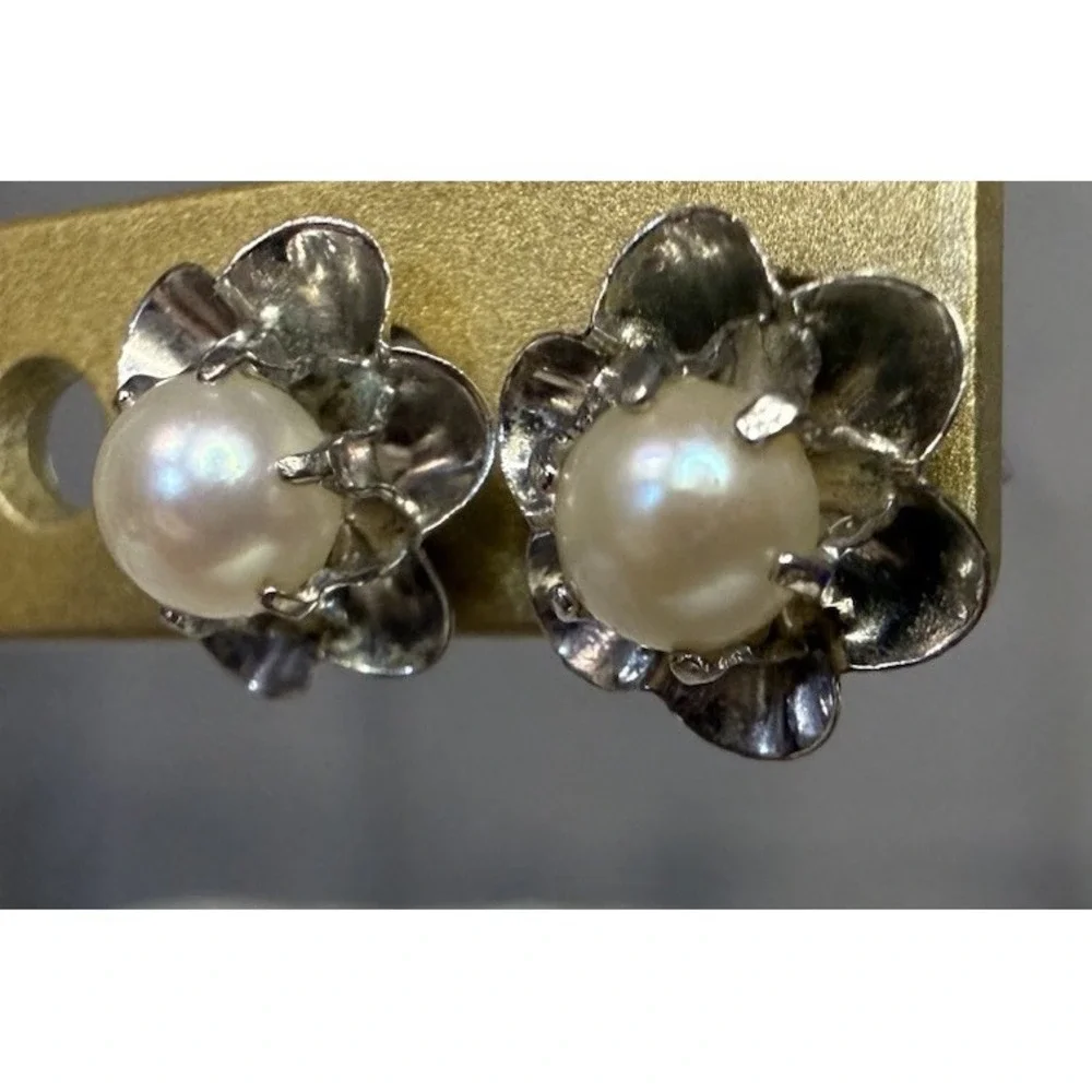 925 Silver Natural Pearl Stud Earrings Unique Flower Design Ruffled